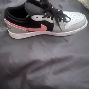 Jordan 1 low 8 men/9.5 women